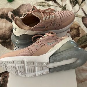 Nike Air Max 270 Sz 9.5
